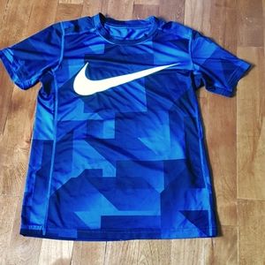 Boy's Nike Dry Fit t-shirt